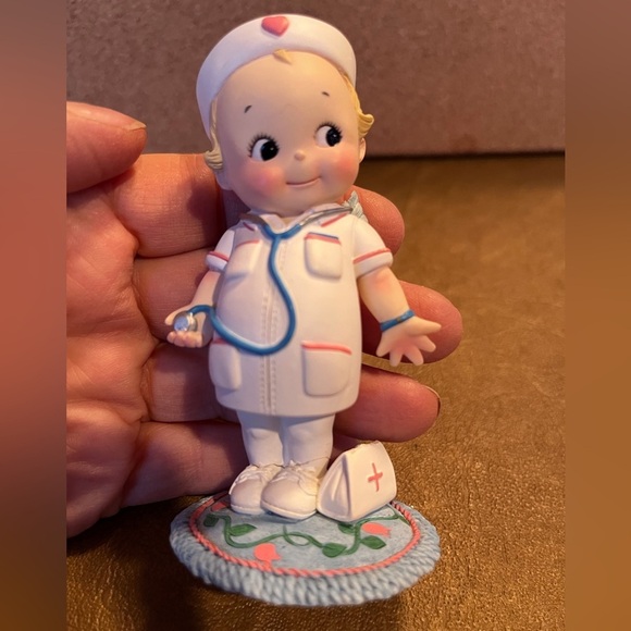 Nurse Figurine, Angel of Mercy from the Healing Hearts Collection - Picture 10 of 10